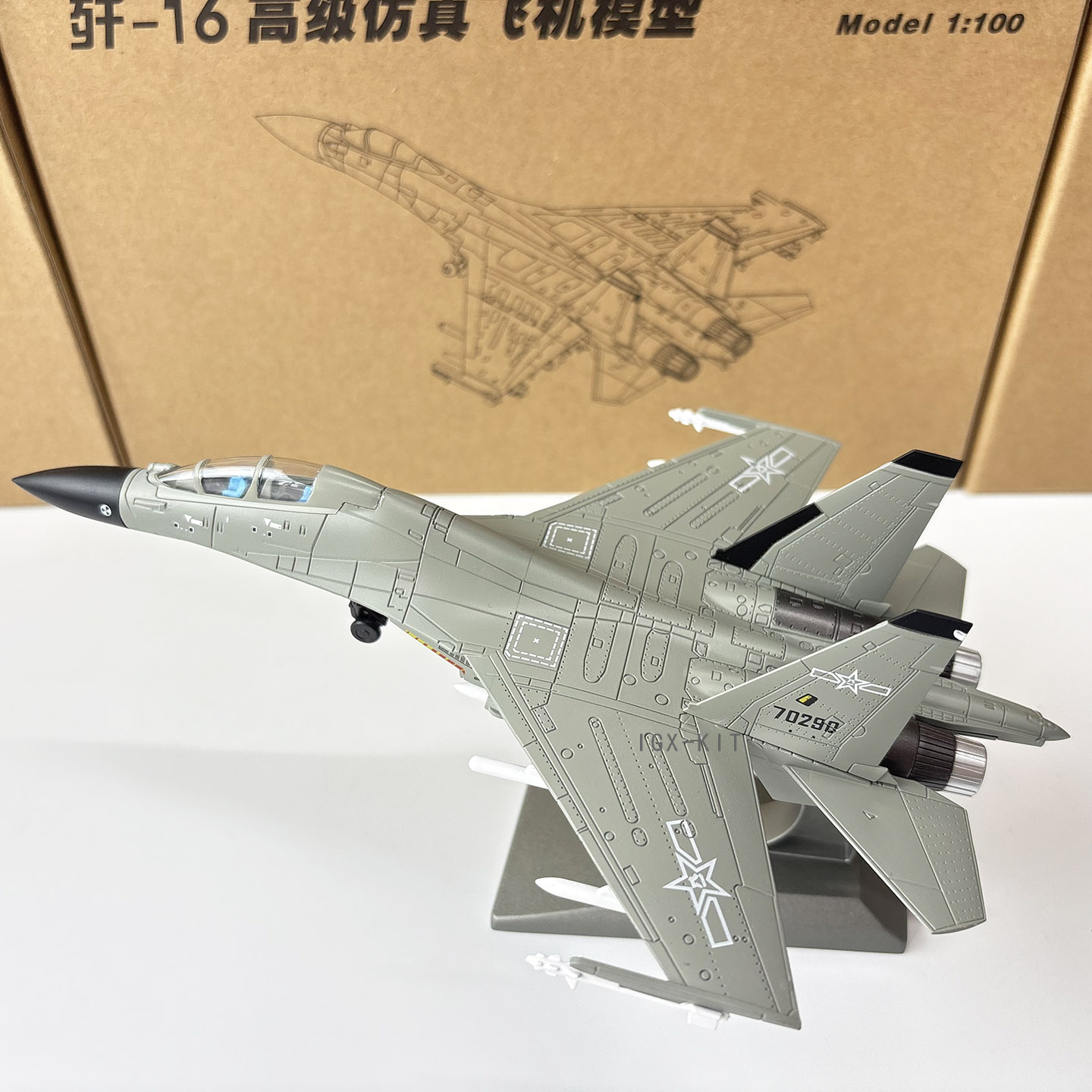 1:100 Scale China Air Force J1 - огляд і ціна Model Kit Simulator