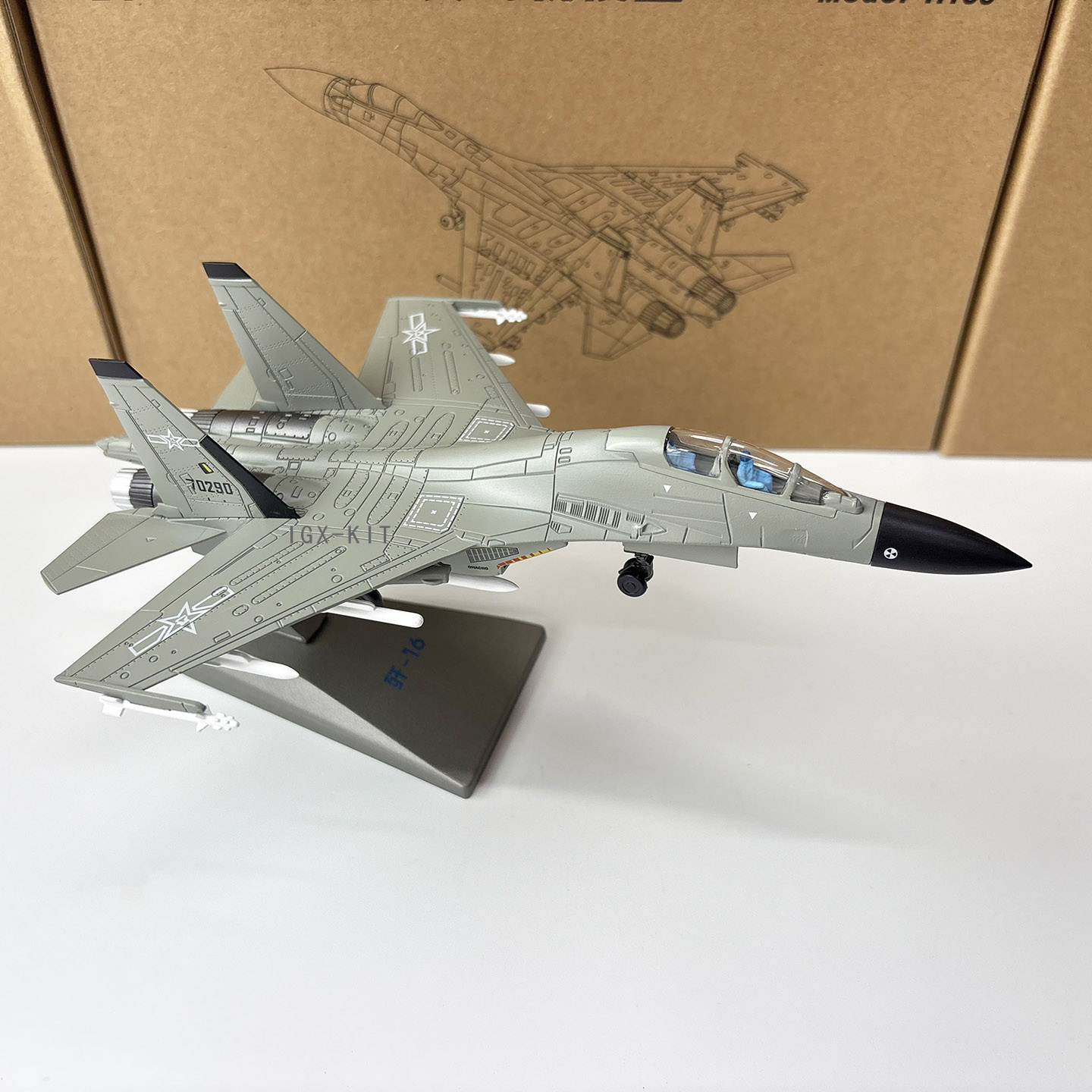 1:100 Scale China Air Force J1 - огляд і ціна Model Kit Simulator