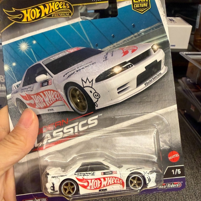 Hot Wheels Premium Diecast Car - огляд і ціна Model Kit Nissan Skyline