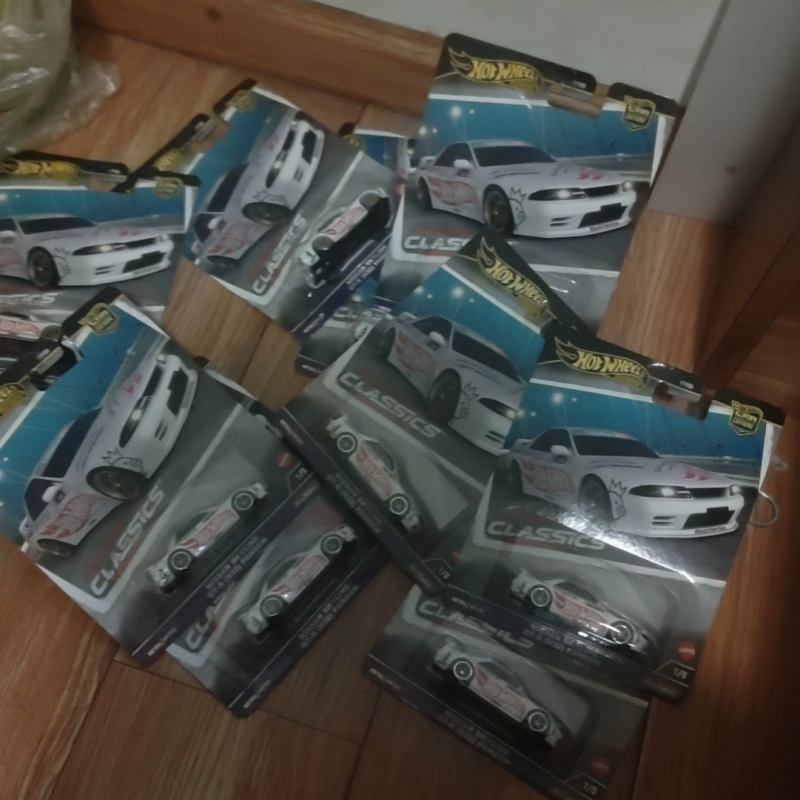 Hot Wheels Premium Diecast Car - огляд і ціна Model Kit Nissan Skyline